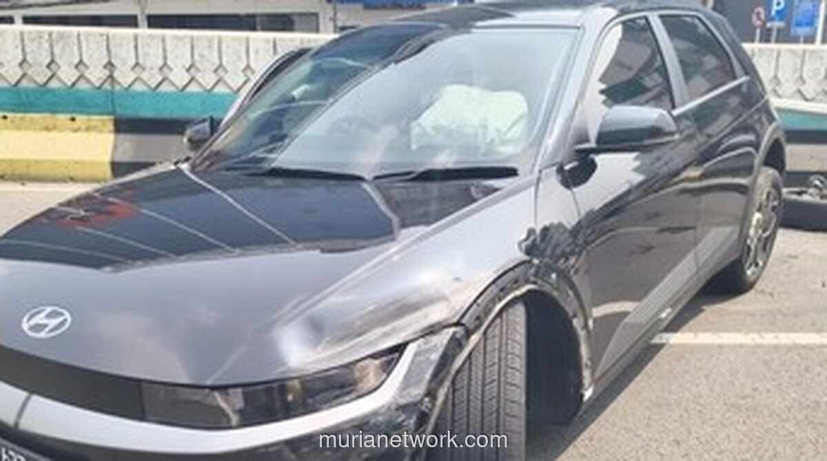 Mobil Listrik Ioniq Tabrak Tiang PJU di JLNT Antasari Usai Berserempet dengan Kendaraan Lain
