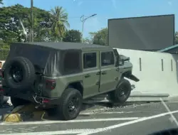 Rantis Maung TNI Tabrak Pembatas di Exit Tol Slipi, Dua Terluka