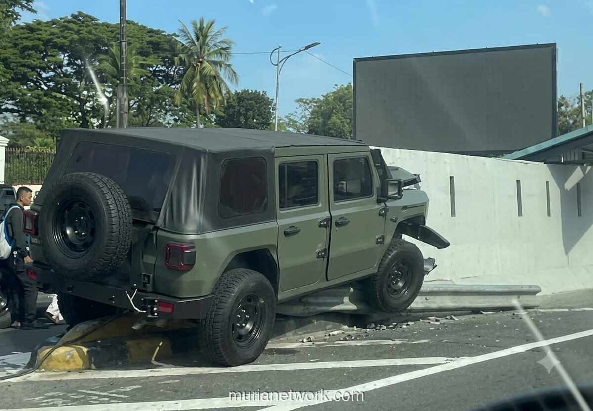Rantis Maung TNI Tabrak Pembatas di Exit Tol Slipi, Dua Terluka