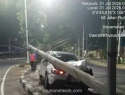 Mobil Tabrak Tiang Listrik di Jakarta Utara, Pengemudi Dilarikan ke RS