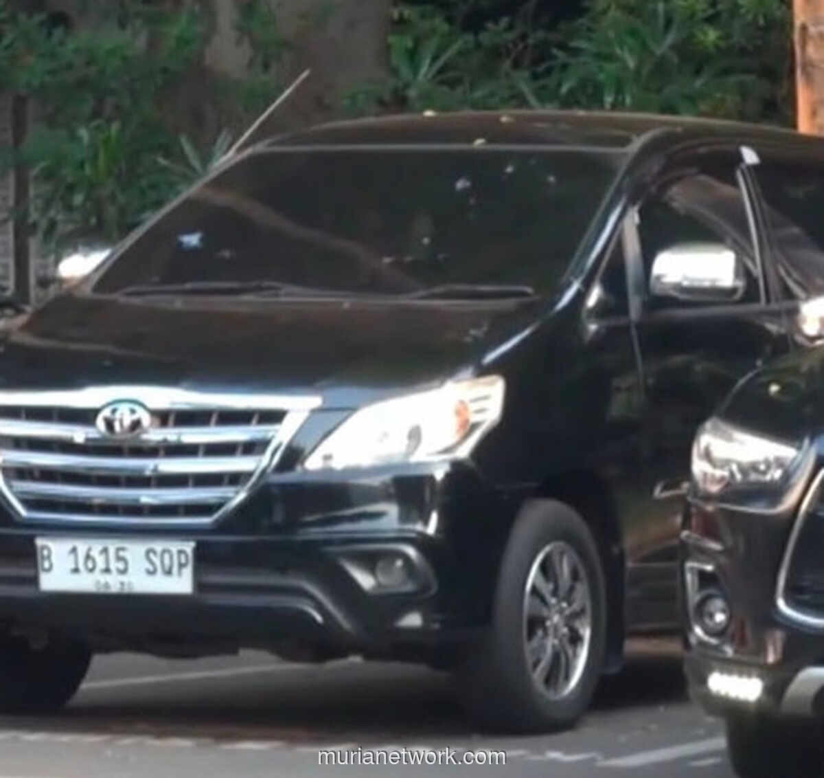 Mobil Tim Jampidsus Terpantau di Polda Metro Jaya pada Dini Hari