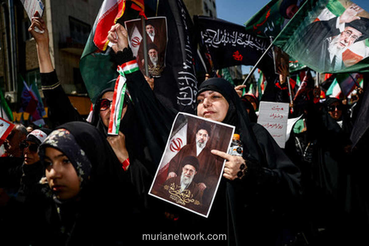 Mojtaba Khamenei Belum Muncul ke Publik, Prosesi Pemakaman Ayahnya Berlanjut