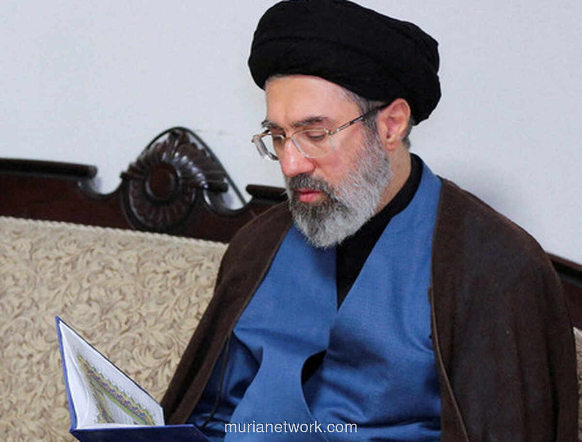 Pemimpin Tertinggi Iran Baru Berjanji Balas Dendam atas Kematian Ayahnya