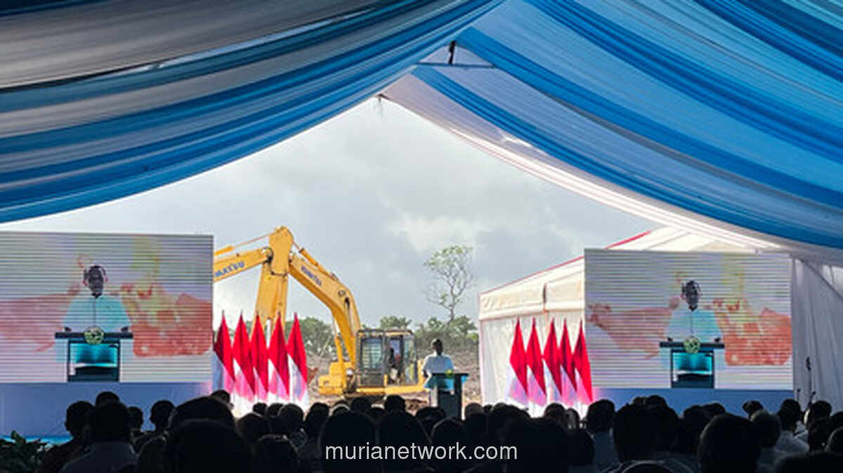 Candaan Bahlil soal Kacamata Prabowo Warnai Groundbreaking LNG Blok Masela