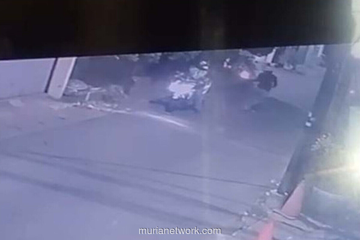CCTV Rekam Momen Pelemparan Molotov ke Rumah Pengacara di Ciracas