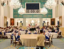 Ratusan Santri Masuk Istana, Lihat Langsung Tempat Kerja Presiden