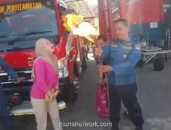 Warga Minta Damkar Sumedang Ucapkan Selamat Ulang Tahun, Petugas Penuhi dengan Semburan Api