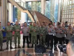 Pangdam Jaya Sambangi Polda Metro Jaya, Beri Kejutan di Hari Bhayangkara ke-80