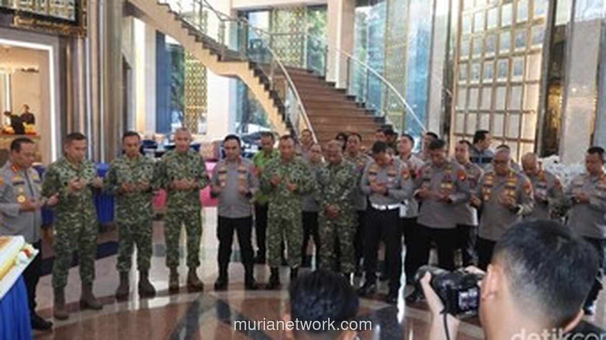 Pangdam Jaya Sambangi Polda Metro Jaya, Beri Kejutan di Hari Bhayangkara ke-80