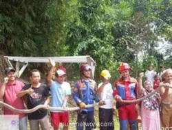 Ular King Kobra Kawin di Jemuran Pakaian, Warga Jonggol Panik