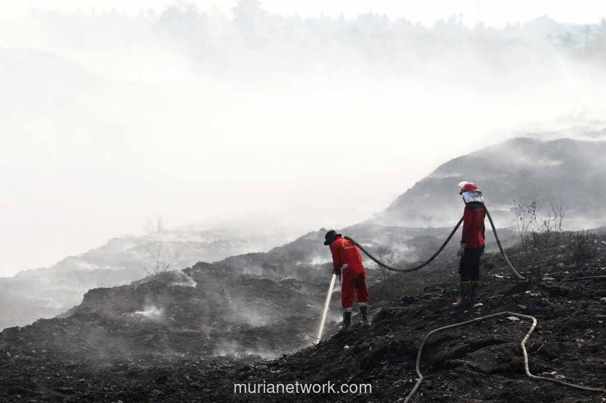 Pemadaman Kebakaran TPA Jatiwaringin Capai 45 Persen, 300 Personel Dikerahkan