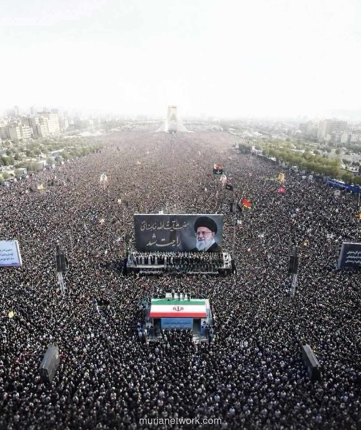 Lebih dari 10 Juta Orang Hadiri Pemakaman Ayatollah Ali Khamenei di Teheran