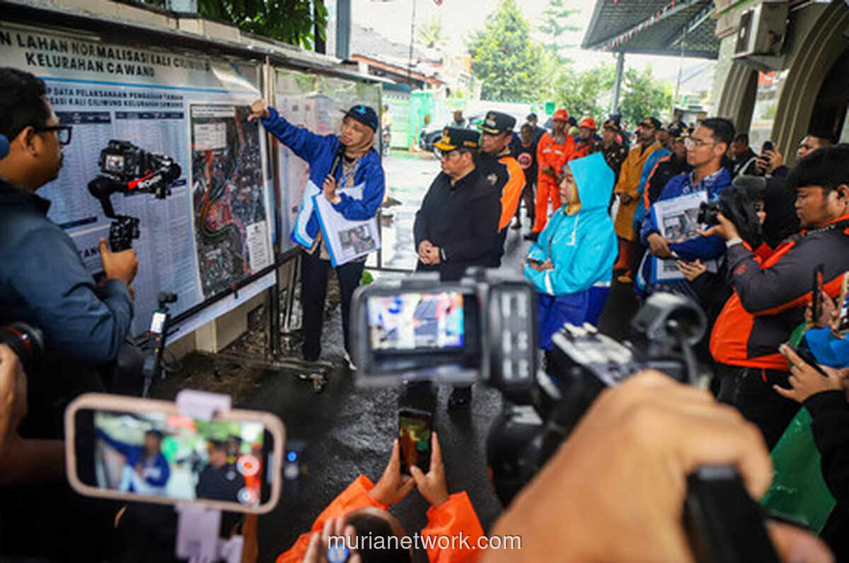 Pemprov DKI Percepat Normalisasi Sungai Saat Debit Air Kecil