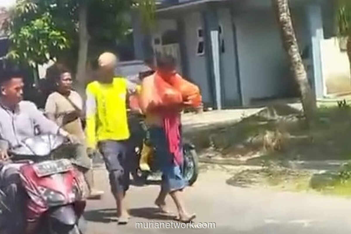 Warga Arak Pencuri Buah Naga ke Polsek Pesanggaran