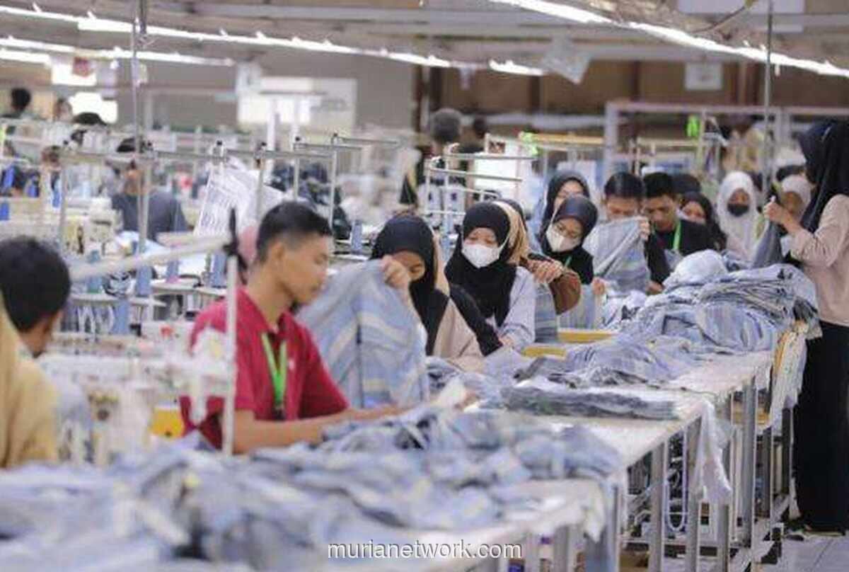 PMI Manufaktur RI Kontraksi, Kemnaker Siapkan Langkah Antisipasi