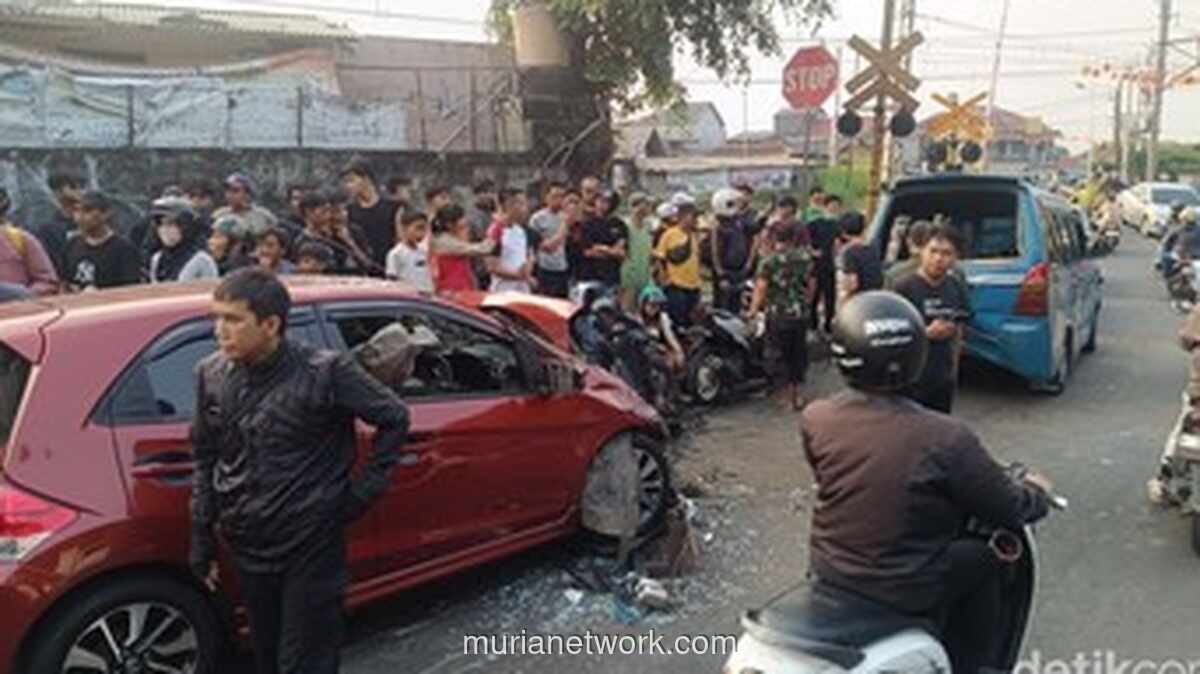 Kecelakaan Beruntun di Perlintasan Kereta Bogor, Enam Kendaraan Terlibat