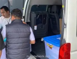 Polri Serahkan Barang Bukti Tiga Kasus Dugaan Korupsi Eks Jampidsus ke Kejagung