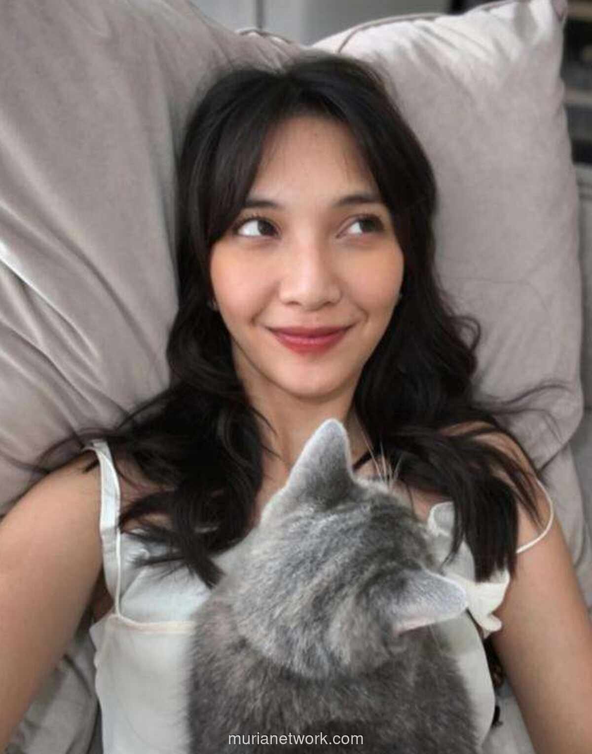 Sheila Dara Dibanjir Komentar Usai Unggah Momen Bersama Kucing Kesayangan