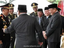 Keakraban Panglima TNI dan Kapolri Warnai Pelantikan 1.177 Perwira Remaja di Istana