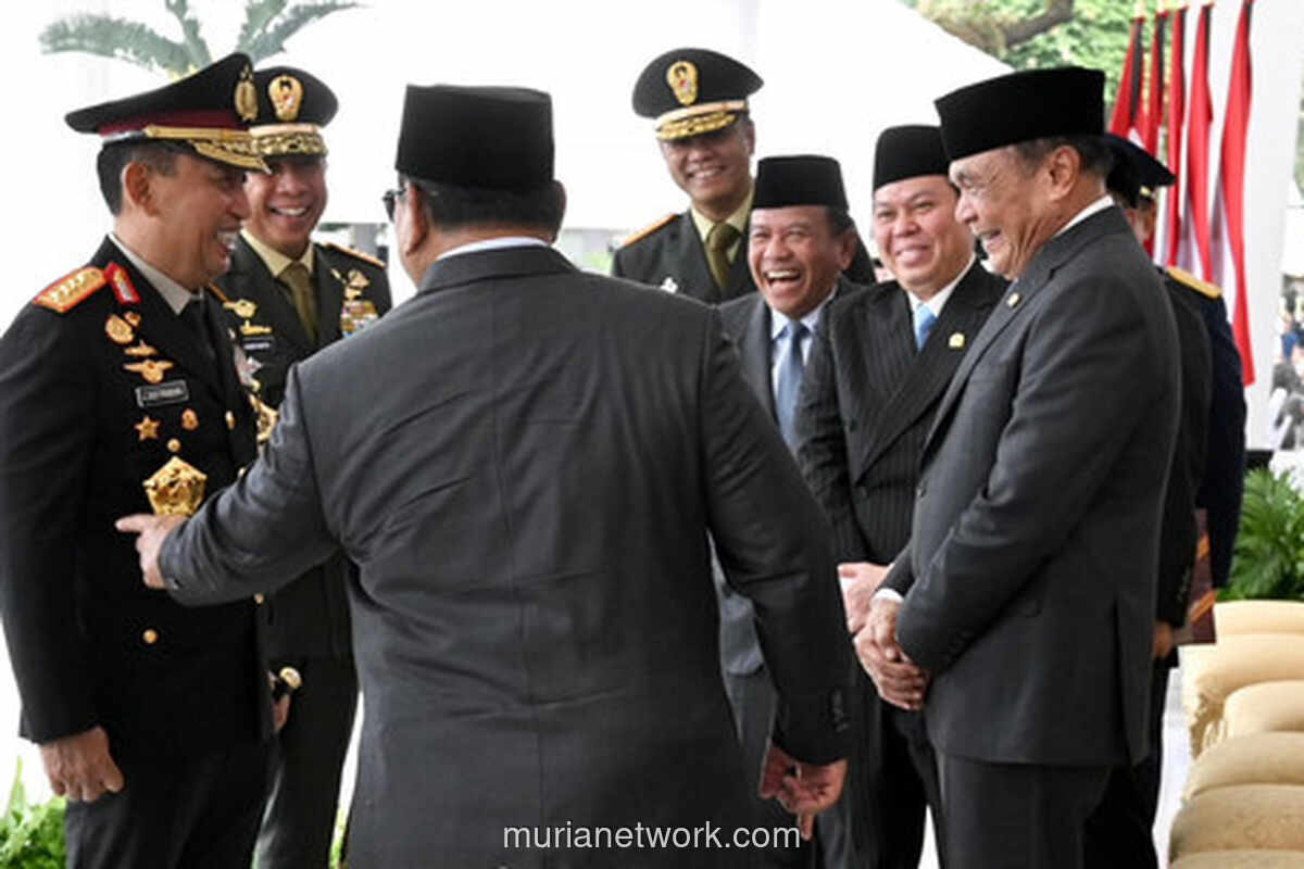 Keakraban Panglima TNI dan Kapolri Warnai Pelantikan 1.177 Perwira Remaja di Istana