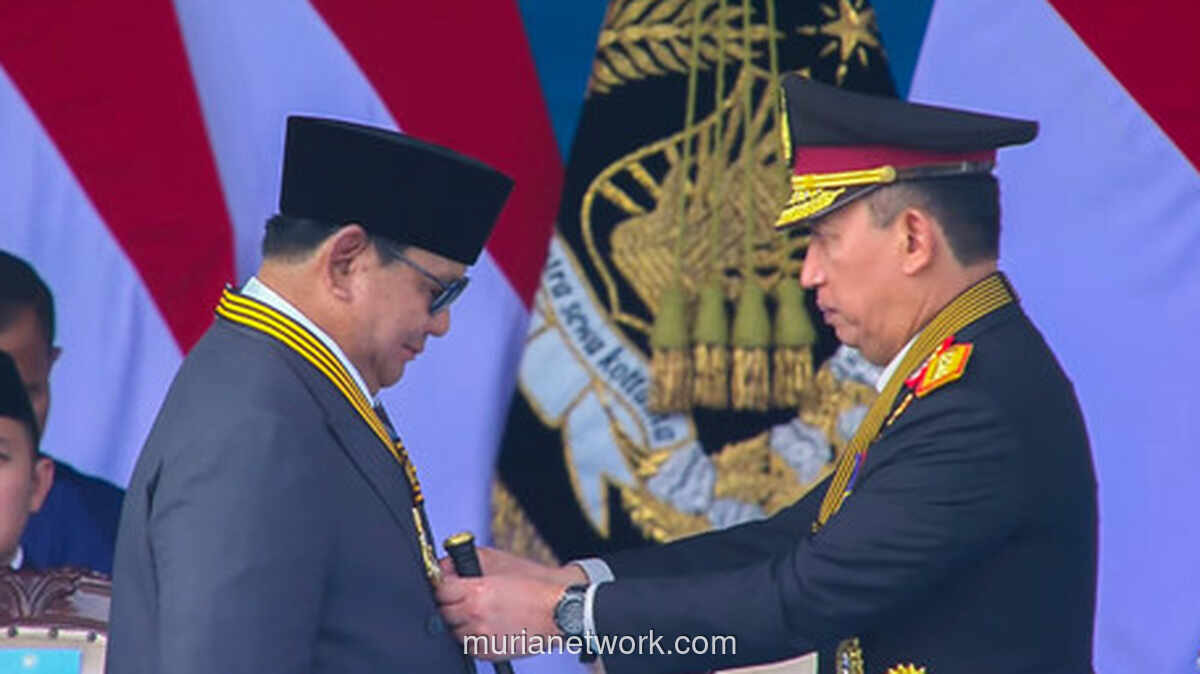 Prabowo Dianugerahi Medali Kehormatan Loka Praja Samrakshana oleh Kapolri