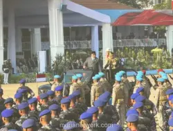 Pimpin Upacara HUT ke-80 Bhayangkara, Prabowo Periksa Pasukan Bersama Kapolri