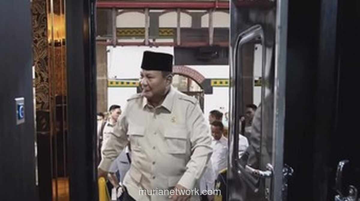 Prabowo Uji Coba Kereta Nusantara Explorer dari Semarang ke Batang