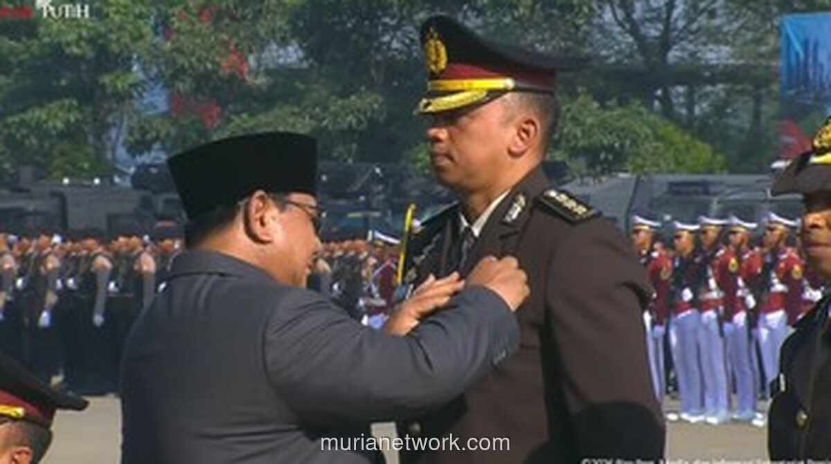 Prabowo Sematkan Bintang Bhayangkara Nararya kepada Tiga Personel Polri di Hari Bhayangkara