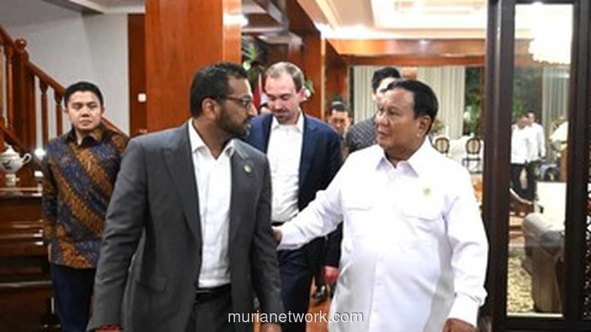 Prabowo Terima Kunjungan Direktur FBI, Artefak Budaya Indonesia Diserahkan