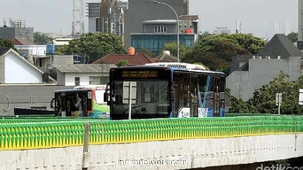 Pria Diduga Lecehkan Penumpang di TransJakarta Diamankan Petugas