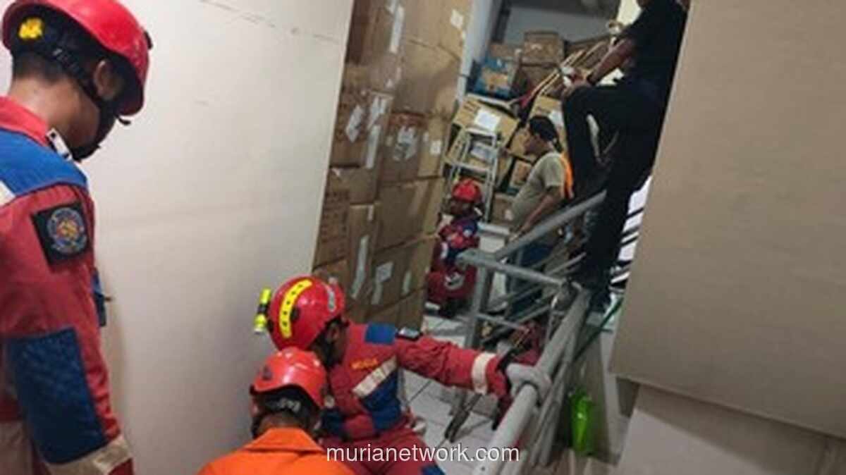 Pria Tewas Terjepit Lift Barang di Roxy, Jakpus