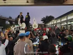 Warga Kwini VIII Demo di Depan Kodam Jaya Tolak Pengosongan Lahan
