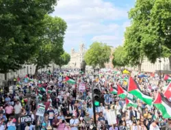 Ribuan Demonstran di London Desak PM Baru Inggris Terapkan Embargo Senjata ke Israel