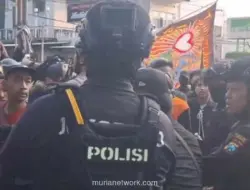 Ribuan Pesilat PSHT Terobos Barikade di Surabaya, Aparat Turun Tangan