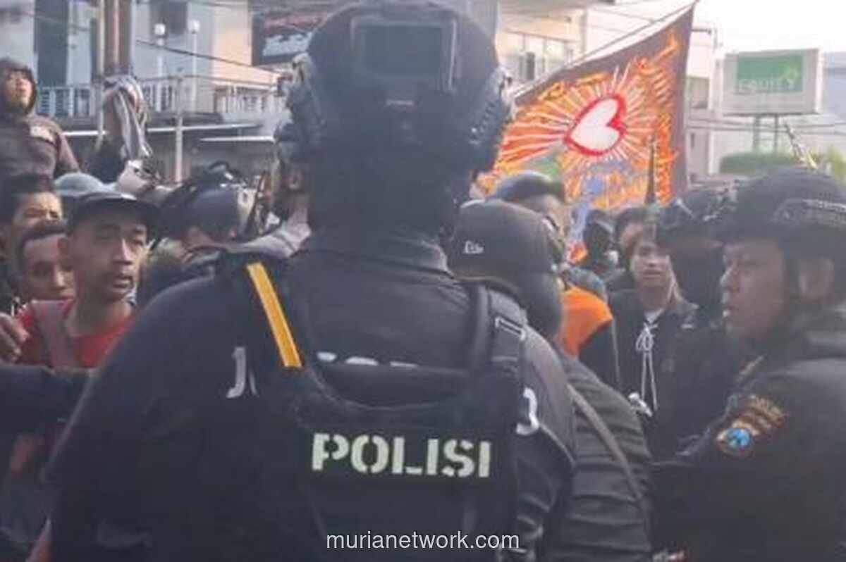 Ribuan Pesilat PSHT Terobos Barikade di Surabaya, Aparat Turun Tangan