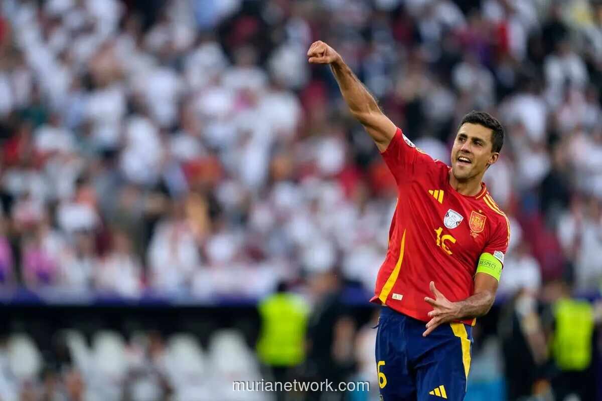 Rodri Hernández Raih Gelar Sarjana di Tengah Karier Sepak Bola Profesional