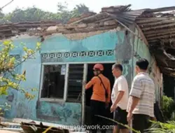 Angin Kencang Terjang Rumah Warga Bogor, Atap Jebol dan Penghuni Mengungsi