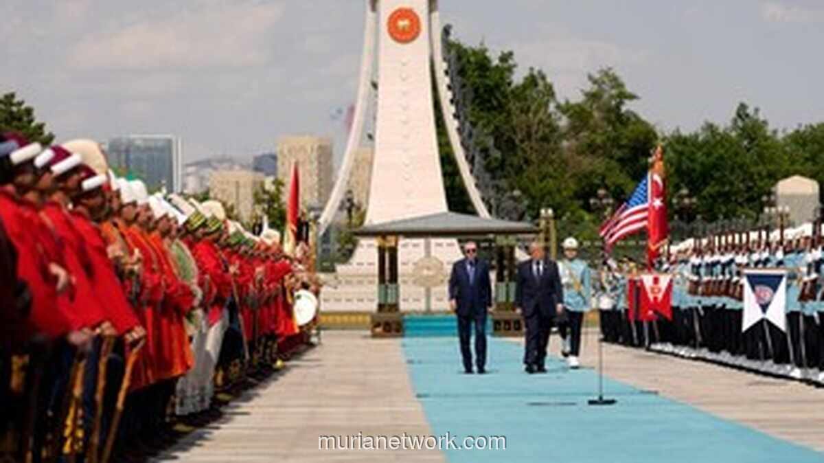 Karpet Biru Gantikan Merah saat Trump Disambut Erdogan di Turki