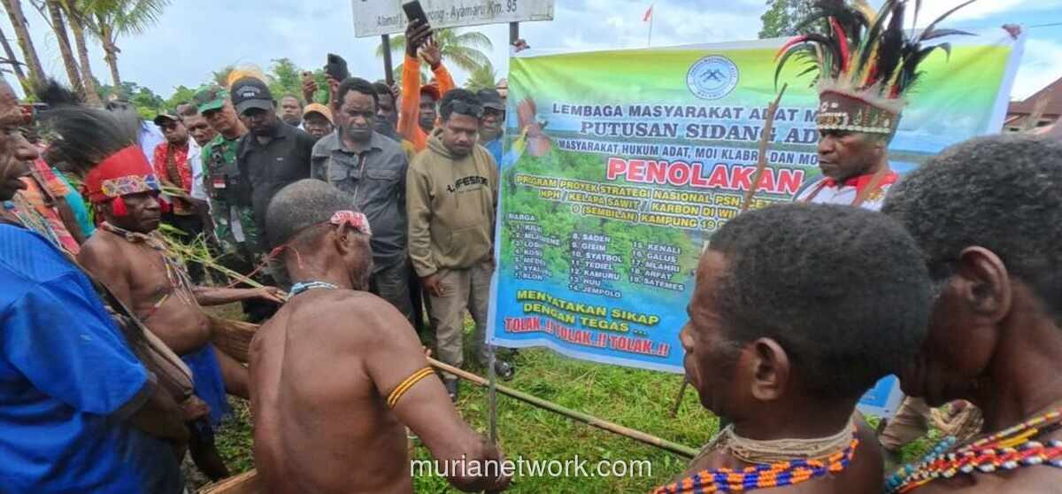 Sidang Adat Moi: Sumpah Sakral Melawan Perampokan Alam di Bawah Bayang-Bayang Program Pemerintah
