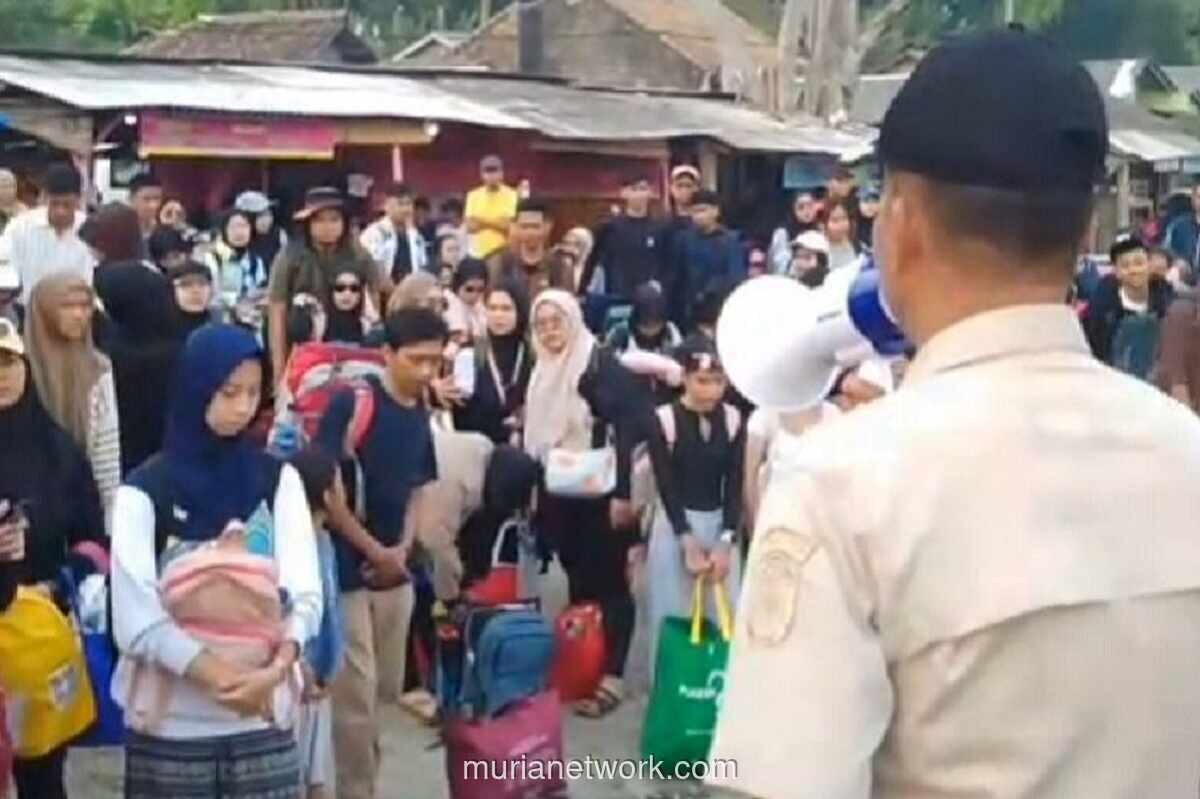 Status Siaga Gunung Anak Krakatau Tak Surutkan Minat Wisatawan ke Pulau Sebesi