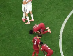 Usai Tersingkir dari Piala Dunia 2026, Bek Portugal Renato Veiga Sujud Syukur di Tengah Lapangan