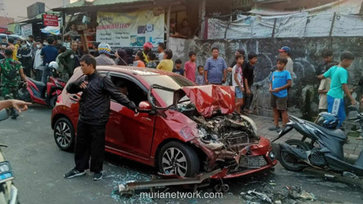 Tabrakan Beruntun di Perlintasan Kereta Kebon Pedes, Enam Kendaraan Terlibat