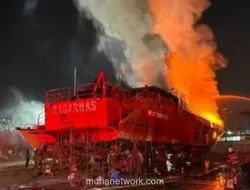 Kapal SAR Basarnas Terbakar Saat Perawatan di Pelabuhan Muara Baru
