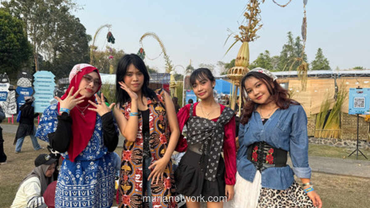 Batik Tak Lagi Sekadar Busana Formal, Kini Jadi Pilihan di Festival Musik
