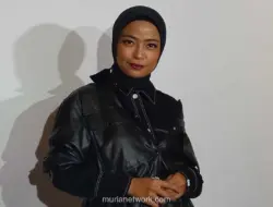 Tantri Kotak Dihampiri Penonton Pria yang Hendak Memeluknya di Atas Panggung