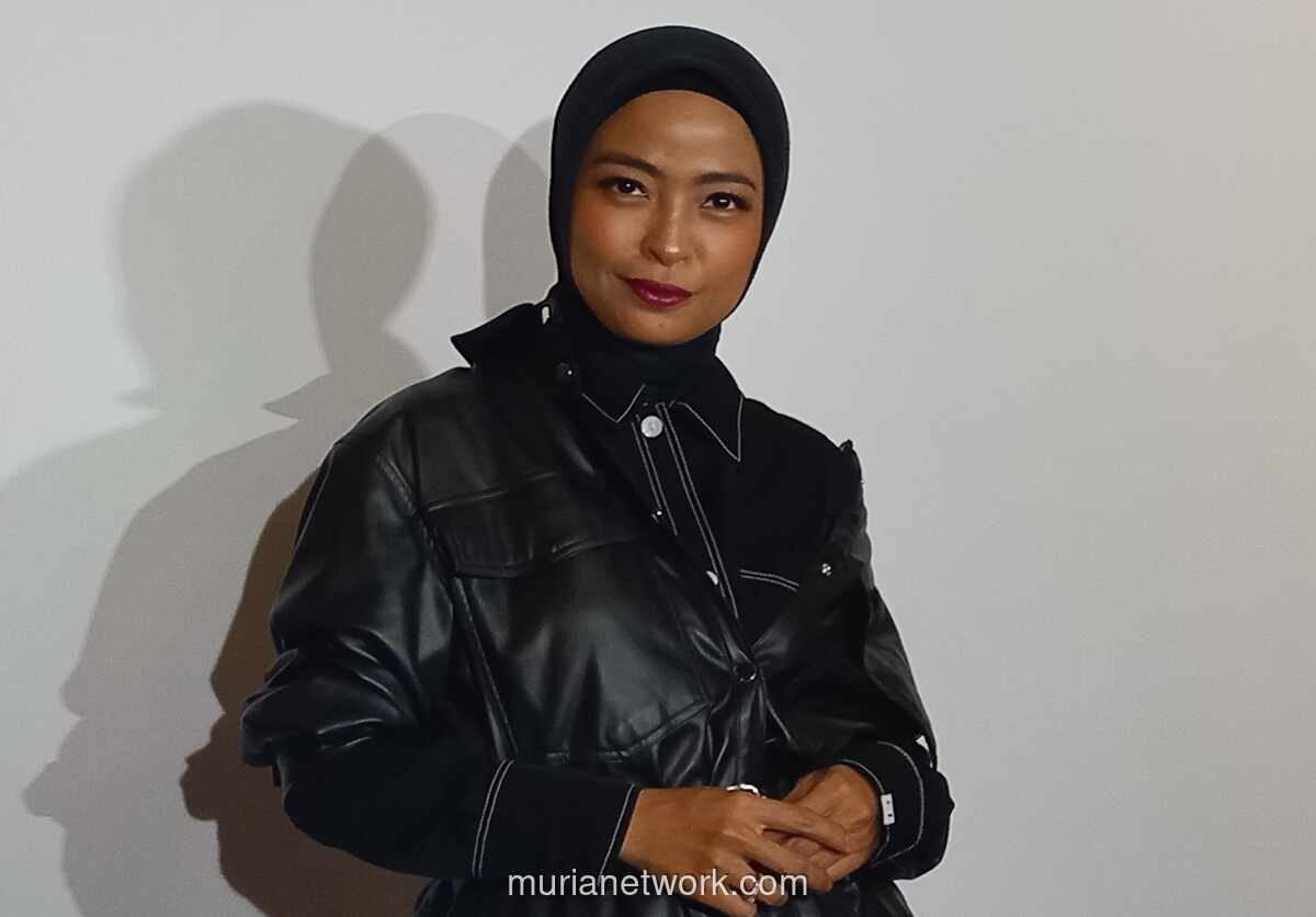 Tantri Kotak Dihampiri Penonton Pria yang Hendak Memeluknya di Atas Panggung