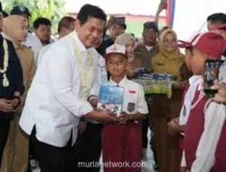 Wamen Transmigrasi Resmikan Rehabilitasi Sekolah di Kawasan Transmigrasi Lahat