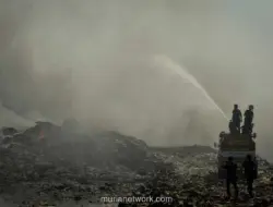 Kebakaran TPA Jatiwaringin Meluas, Pemadaman Libatkan Helikopter Water Bombing