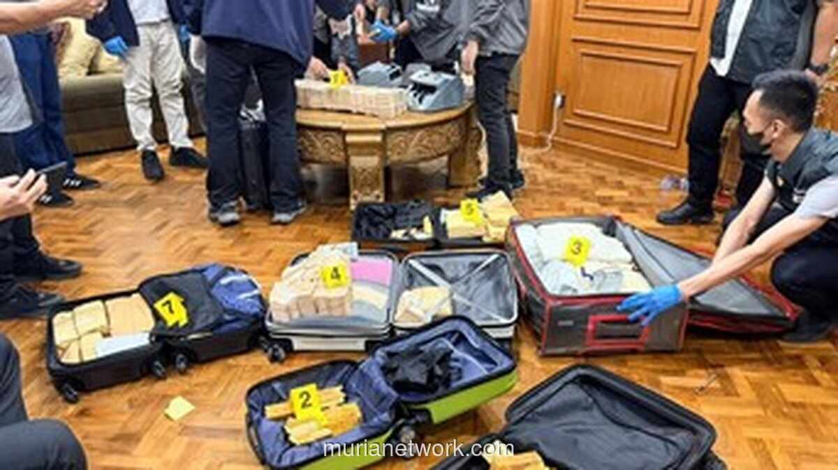 Polisi Sita 74 Kg Emas Batangan dan Uang Rp 476 Miliar dari Brankas Tersembunyi di Sentul