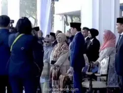 Prabowo Beri Hormat ke Jokowi Saat Tiba di Upacara HUT Bhayangkara